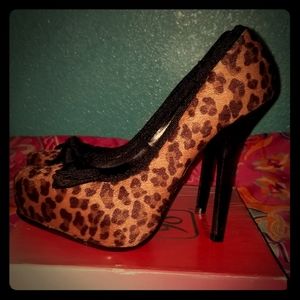 Cute Faux Leopard Fur Heels